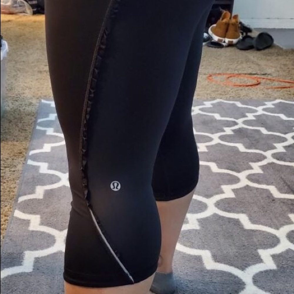 Lululemon cropped Leggings EUC